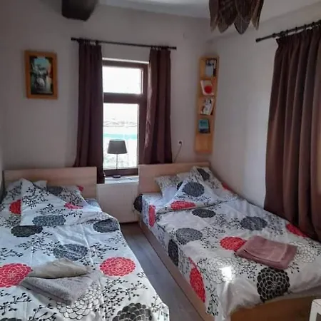 търнова, Guest 招待所 3*
