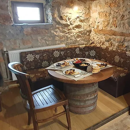търнова, Guest 招待所 3*